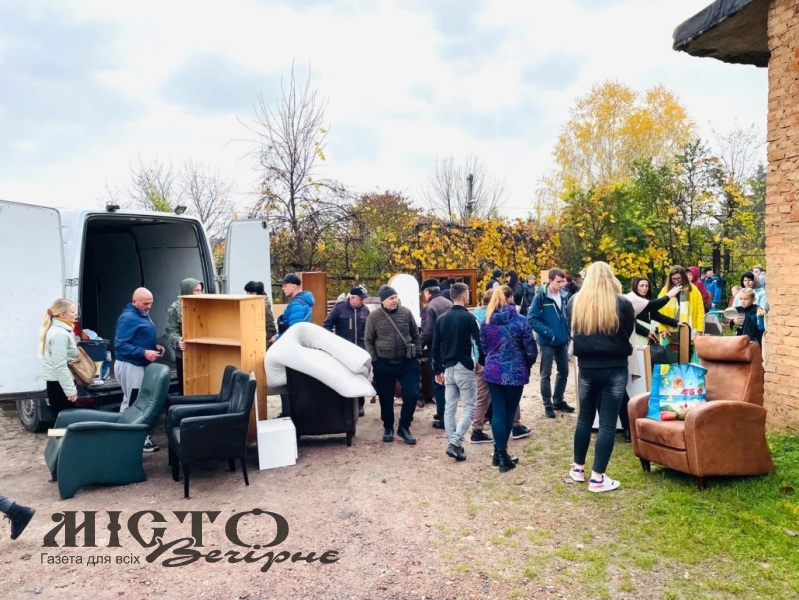 У Нововолинську роздали меблі внутрішньо переміщеним особам 