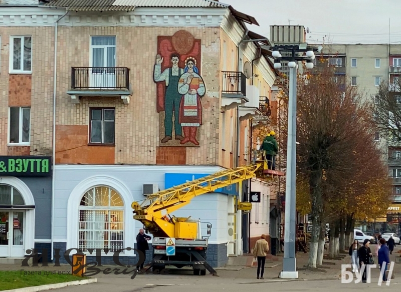  У Нововолинську прийняли рішення про демонтаж радянських панно та пам’ятного знаку 