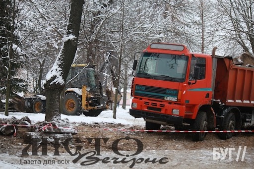 У Нововолинську розпочалась підготовка площі для монумента Героям Небесної Сотні та АТО/ООС - новини Володимир-Водинського У Нововолинську розпочалась підготовка площі для монумента Героям Небесної Сотні та АТО/ООС