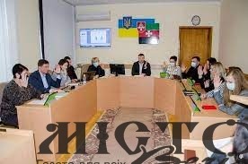 Працівники Нововолинського виконкому зменшили собі зарплату на 20 відсотків та скасували премії 
