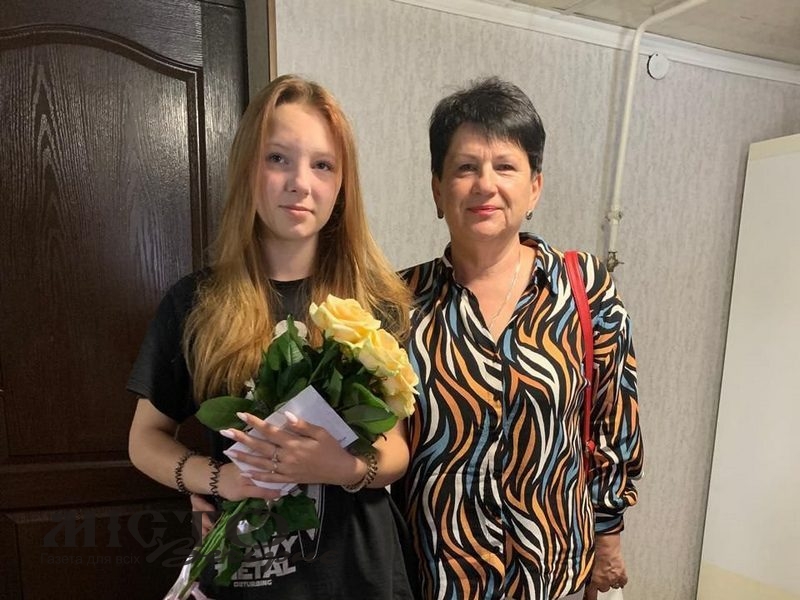 Привітали з днем народження доньку полеглого Героя Романа Самусенка з Володимирської громади - новини Володимир-Водинського Привітали з днем народження доньку полеглого Героя Романа Самусенка з Володимирської громади