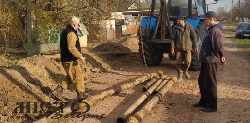 У Морозовичах ремонтують водогін 