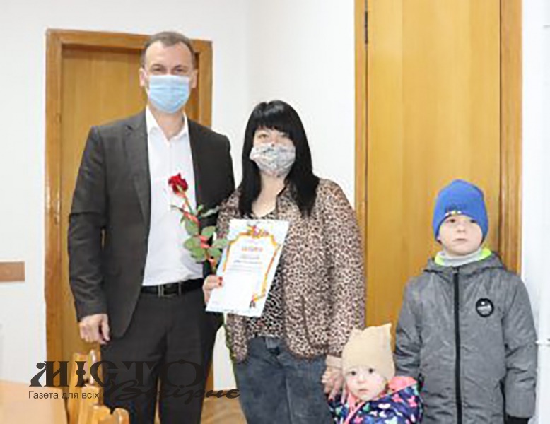 Привітали мам та вдів загиблих бійців, багатодітних матерів і членкинь «Союзу українок» із Днем матері 
