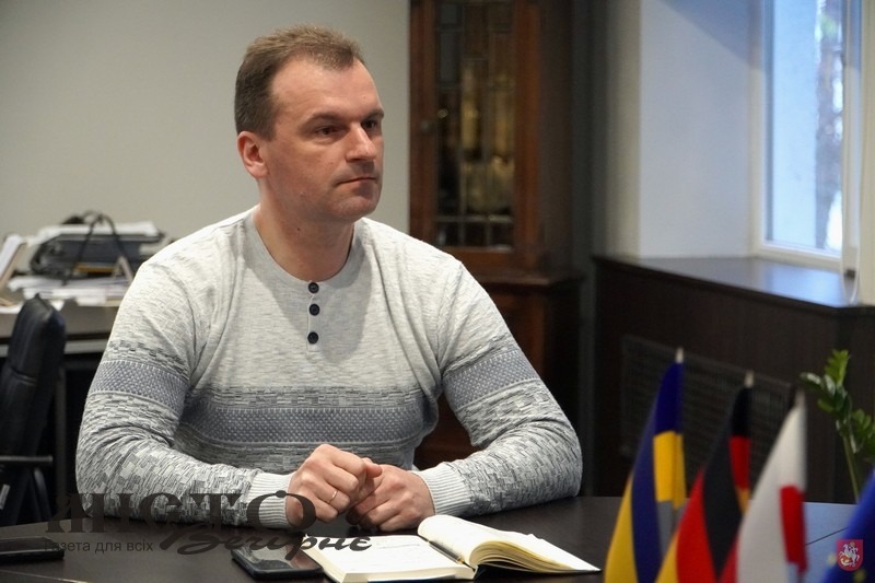 Про розподіл гуманітарної допомоги,  долю “червоної лікарні” говорили на брифінгу в очільника міста 