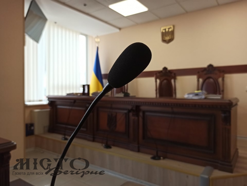 Суди у справах Майдану тривають: обвинувачений за кордоном, “беркут” в ЗСУ, в судді немає світла 
