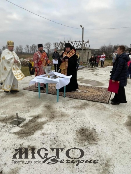 В Ізові заклали пам’ятну капсулу у фундамент майбутнього храму 