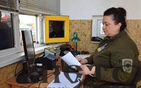 На пунктах пропуску через кордон зловили п’ятьох чоловіків з фальшивими документами 