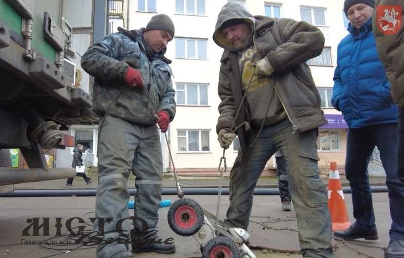 У Володимирі завершують відновлювати центральний каналізаційний колектор 