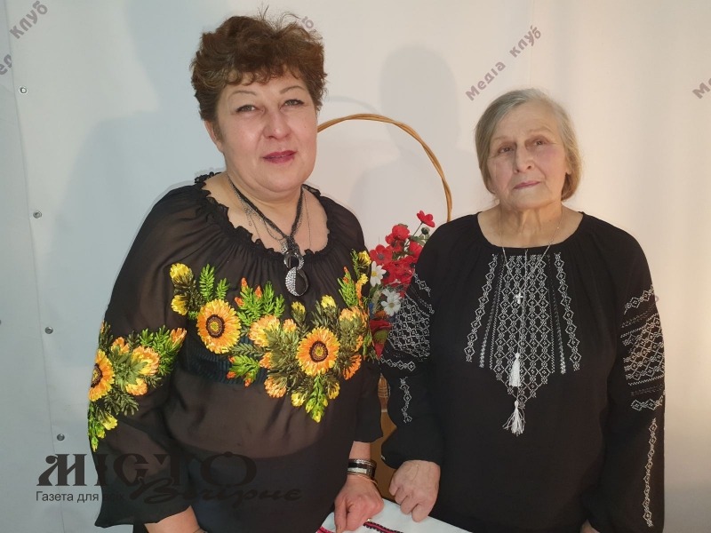 Для справжніх матерів їхні діти завжди будуть гордістю і змістом  буття. І ким би вони не зросли, які б зорі їхні діти не знімали з неба, які б тернисті стежки не торували, материнські серця завжди сповнені любов’ю і неодмінним бажанням допомагати кровиночці. Людмила Василівна Матвійчук, хоч давно перетнула півстолітній ювілей, свою доньку, в минулому виховательку ЗДО «Дзвіночок», Руслану Володимирівну Мартинюк, завжди готова підтримати, зрозуміти, обігріти і датиїй пораду.