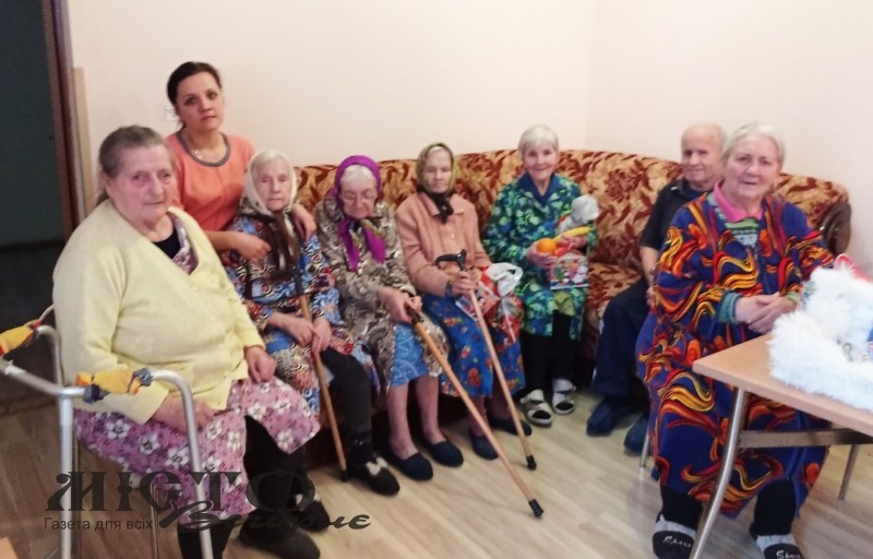 Як живуть одинокі люди на схилі літ у притулку, і хто ними опікується 