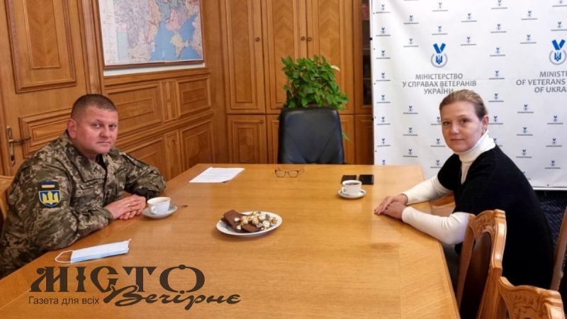 Головнокомандувач ЗСУ Валерій Залужний зустрівся з міністеркою у справах ветеранів України Юлією Лапутіною 