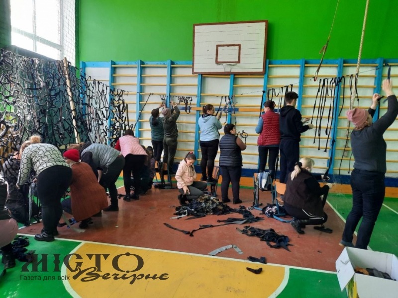 У Затурцях сплели десять маскувальних сіток 
