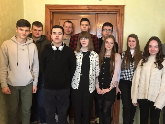 У ліцеї імені О. Цинкаловського Володимирської міської ради виховують майбутню інтелектуальну еліту Володимира - новини Володимир-Водинського Призери олімпіад (справа- наліво ( перший ряд) Дарина Мисіюк, Анастасія Марчак, Наталія Маслюк, Андрій Бойко, Андрій Никонюк. Верхній ряд: Софія Шипелик, Влад Ничипор, Назар Лущакевич, Богдан Фель,