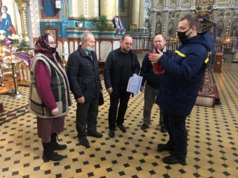 У Володимирі рятувальники провели профілактичну бесіду зі священиками щодо безпеки в храмі на Великдень 