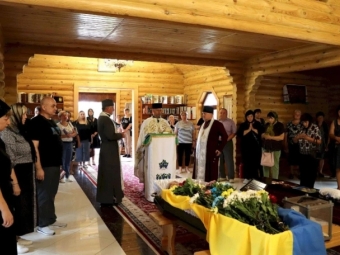 У Вараші в останню путь провели захисника, який родом із Володимира 