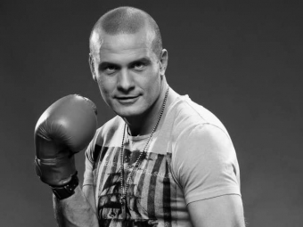 Поиер український боксер В’ячеслав Узєлков 