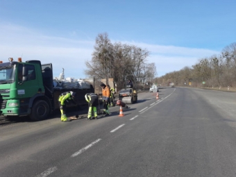 На волинських автошляхах триває ямковий ремонт - новини Володимир-Водинського На волинських автошляхах триває ямковий ремонт