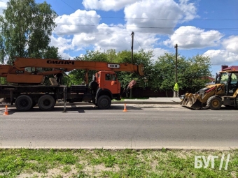 На вулиці Устилузькій у Володимирі демонтують старі зупинки - новини Володимир-Водинського На вулиці Устилузькій у Володимирі демонтують старі зупинки