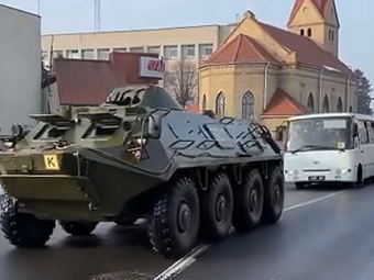 Володимиром-Волинським проїхала колона гвардійців з БТР   