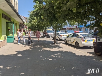 У Володимирі до ювелірного магазину приїжджали кілька екіпажів поліції і швидка 
