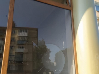 У Володимирі розбили вітрину: шукають свідків події 