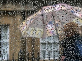 Шквали, грози і град: в Україну йде негода і похолодання 