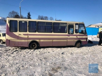 У Володимирі на автостанції в снігу застряг пасажирський автобус 