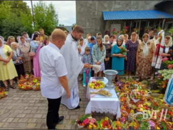 Мешканці Іванич відзначили Спаса освяченням букетиків та фруктових кошиків 