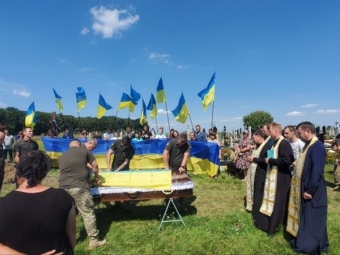  Мешканці Іваничівської громади провели в останню дорогу Героя Володимира Черепніна 