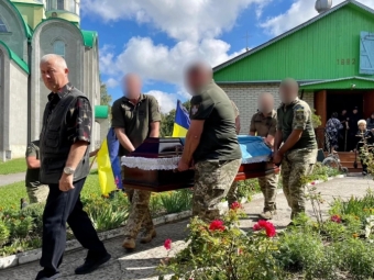Мешканці Нововолинська попрощалися із загиблим Олександром Наумюком 