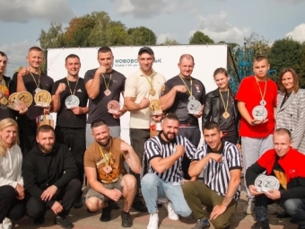 У Нововолинську пройшли благодійні змагання з армрестлінгу 