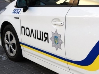 Чоловік побив поліцейських, одного з них вкусив у коліно 