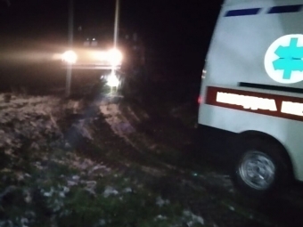 У Володимир-Волинському районі «швидка» загрузла в бездоріжжі  