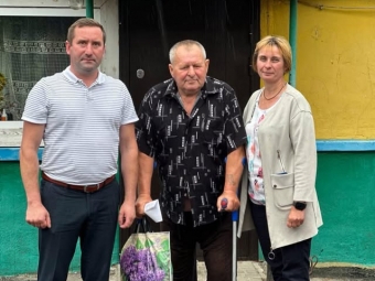 В Зимнівській громаді з днем народження привітали батька загиблого Героя - новини Володимир-Водинського В Зимнівській громаді з днем народження привітали батька загиблого Героя