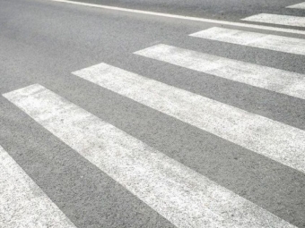 У Луцьку бус збив на переході двох підлітків  