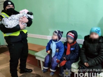 На Донеччині в будинку знайшли чотирьох маленьких дітей, залишених батьками напризволяще 