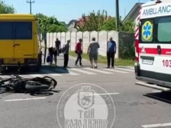 У Володимирі 17-річний мотоцикліст зіткнувся з маршруткою 