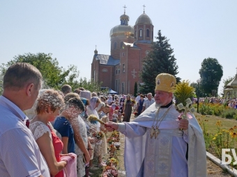 Мешканці Іванич відзначили Спаса освяченням букетиків та фруктових кошиків - новини Володимир-Водинського Мешканці Іванич відзначили Спаса освяченням букетиків та фруктових кошиків