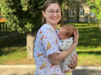 Дитяча лікарка-отоларингологиня з Нововолинська розповіла, як доглядати за вушками та носиками новонароджених 