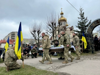У Нововолинську попрощалися із загиблим військовим Максимом Біюковим 