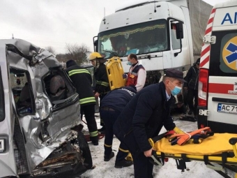 У Нововолинську з авто, яке потрапило у ДТП, вирізали пасажирку 