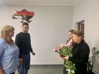 Сім’ї загиблого військового з Литовезької громади вручили орден «За мужність» - новини Володимир-Водинського Сім’ї загиблого військового з Литовезької громади вручили орден «За мужність»