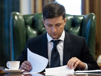 Президент підписав закон про підвищення оплати праці немедичних фахівців 