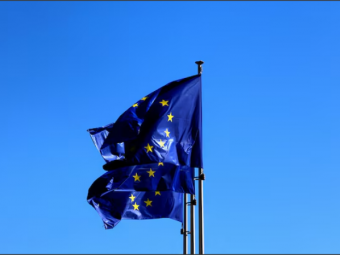 Єврокомісія продовжила тимчасовий захист для українців у ЄС до 2027 року 