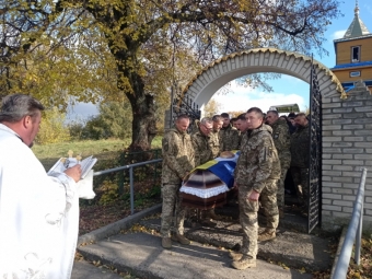 Мешканці Іваничівської громади попрощалися з полеглим Героєм Андрієм Бобаком 