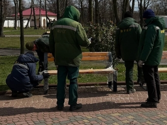 У центрі Нововолинська встановлено нові лавки та урни 