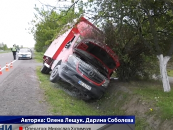 Біля Луцька водій вантажівки втікав від ТЦК, злетів у кювет і втік 