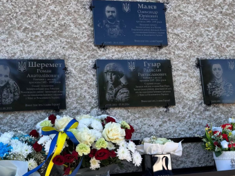 У ліцеї Нововолинська відкрили пам’ятні дошки полеглим захисникам-випускникам 