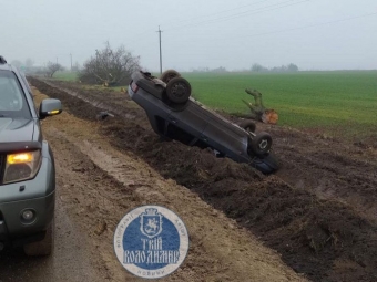 Біля Устилугу автівка злетіла з дороги та перекинулася 