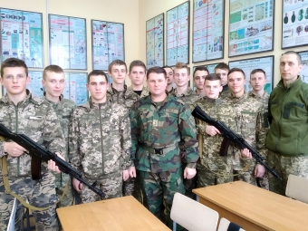 Вчимося захищати Україну 